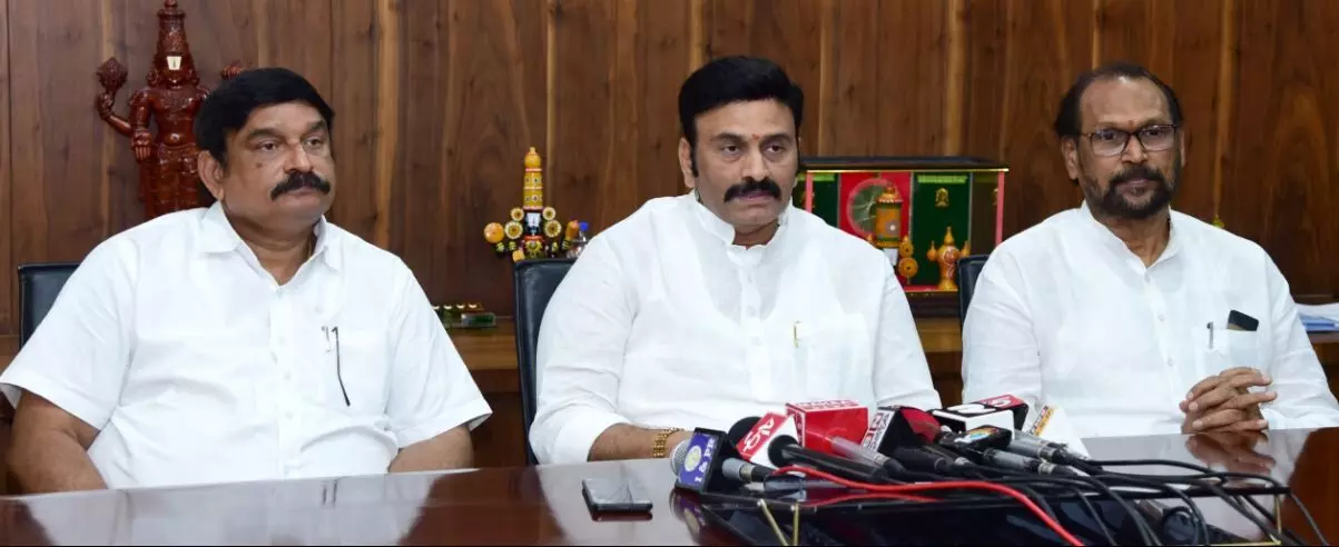 ఎన్టీఆర్ వైద్య సేవకు రేషన్ కార్డుల లింక్ కట్ ఎన్టీఆర్ వైద్య సేవకు రేషన్ కార్డుల లింక్ కట్