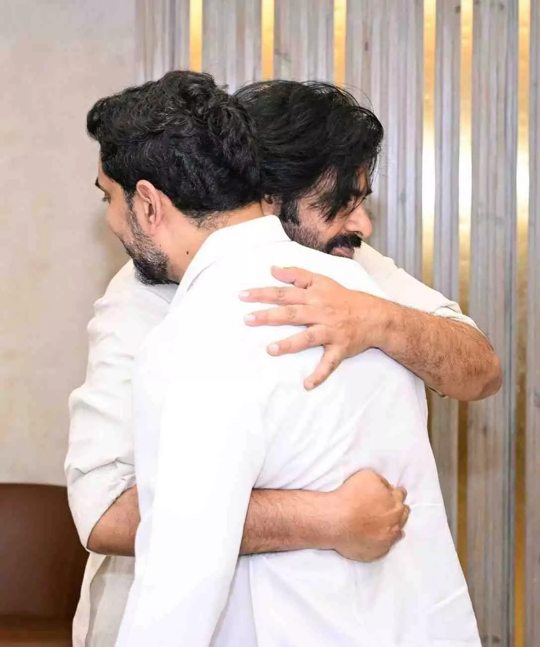 లోకేష్ను మెచ్చుకున్న పవన్ కల్యాణ్ లోకేష్ను మెచ్చుకున్న పవన్ కల్యాణ్