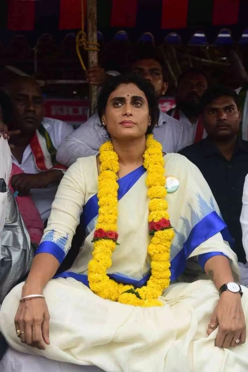 వెన్నుపోటుకు జగనే బ్రాండ్ అంబాసిడర్ వెన్నుపోటుకు జగనే బ్రాండ్ అంబాసిడర్