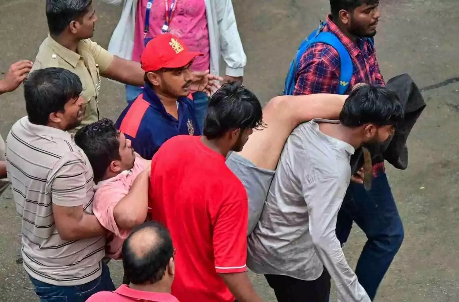 బెంగళూరు తొక్కిసలాట ఘటనపై హైకోర్టు సీరియస్..