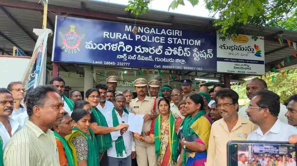 భగ్గుమన్న అమరావతి మహిళలు భగ్గుమన్న అమరావతి మహిళలు