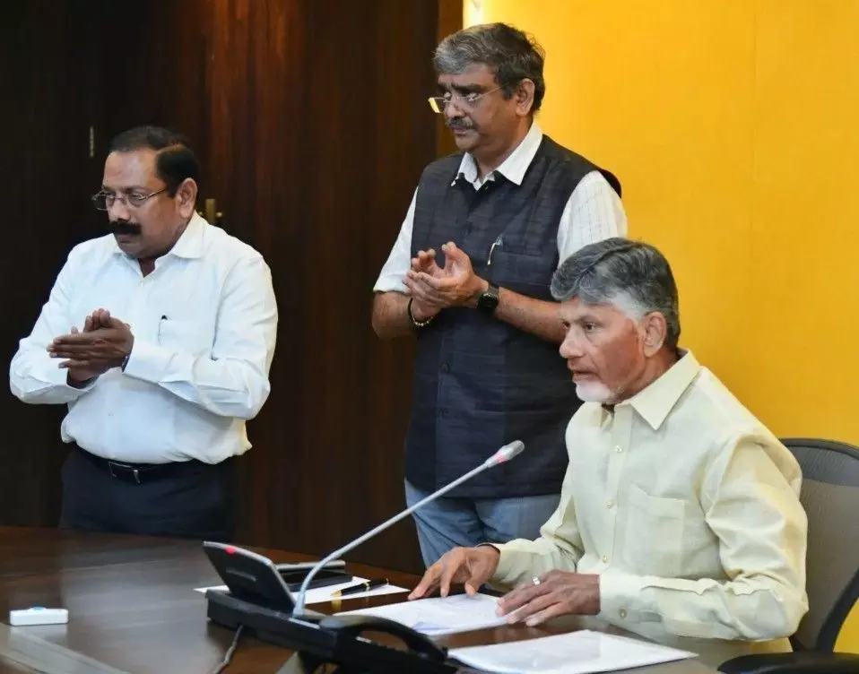ఆంధ్రాలో ఎమ్మెల్యేలకు ‘స్వర్ణాంధ్ర’ క్యాంప్ ఆఫీసులు ఆంధ్రాలో ఎమ్మెల్యేలకు ‘స్వర్ణాంధ్ర’ క్యాంప్ ఆఫీసులు