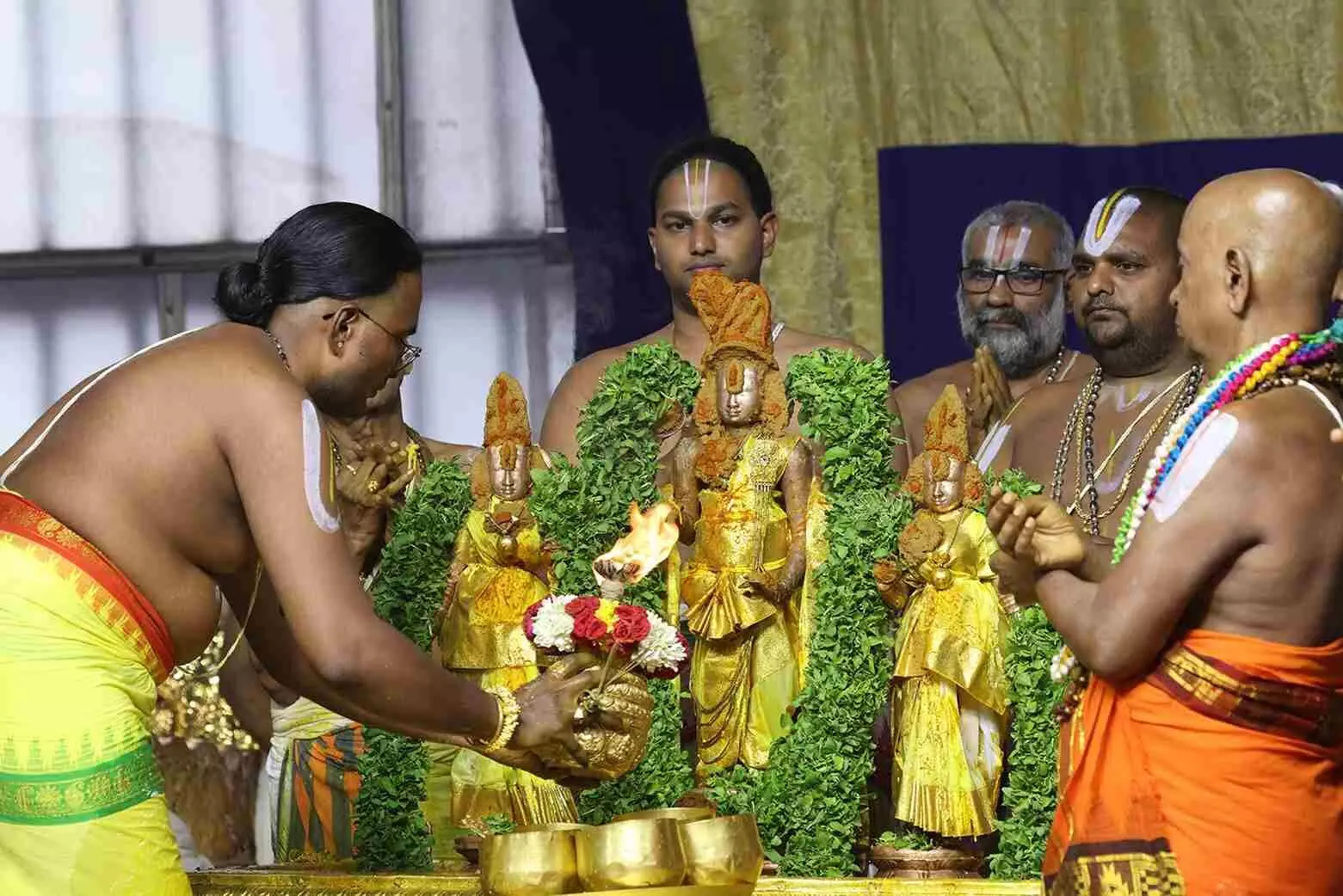 తిరుమల శ్రీవారి ఆలయంలో ముగిసిన జ్యేష్టాభిషేకం..! తిరుమల శ్రీవారి ఆలయంలో ముగిసిన జ్యేష్టాభిషేకం..!