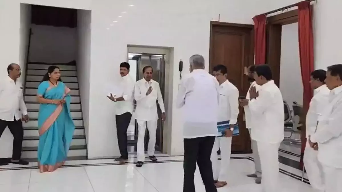ఫామ్ హౌస్ కు కవిత ఎందుకు వెళ్ళారు ? ఫామ్ హౌస్ కు కవిత ఎందుకు వెళ్ళారు ?