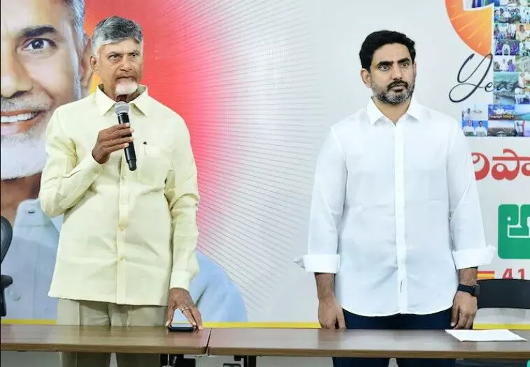 సామాజిక న్యాయ కోణం మరిచిన ‘తల్లికి వందనం’ సామాజిక న్యాయ కోణం మరిచిన ‘తల్లికి వందనం’