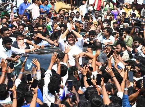 జగన్పై ఆంక్షలు మొదలయ్యాయి జగన్పై ఆంక్షలు మొదలయ్యాయి