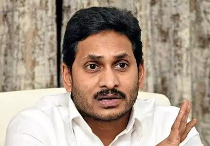 మహిళను చెట్టుకు కట్టేసి కొడతారా? రక్షణ అంటే ఇదేనా? మహిళను చెట్టుకు కట్టేసి కొడతారా? రక్షణ అంటే ఇదేనా?