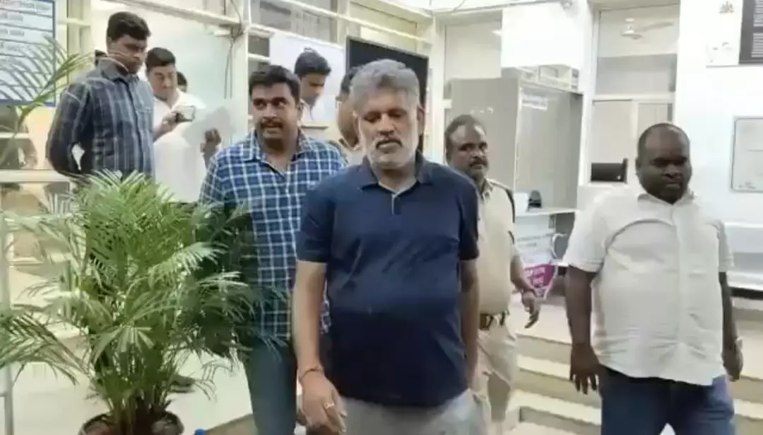 YCP | బయటికి వచ్చాక సమరమే... చెవిరెడ్డి వార్నింగ్ YCP | బయటికి వచ్చాక సమరమే... చెవిరెడ్డి వార్నింగ్