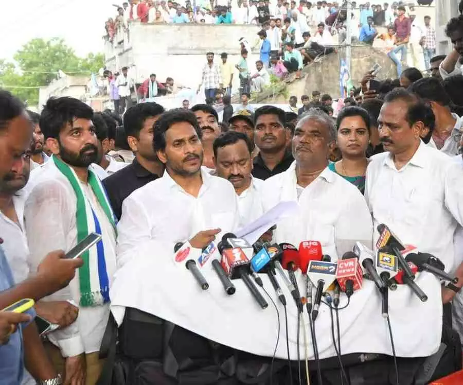కమ్మ వాళ్లు టీడీపీలోనే ఉండాలా? వైసీపీలో ఉండకూడదా?