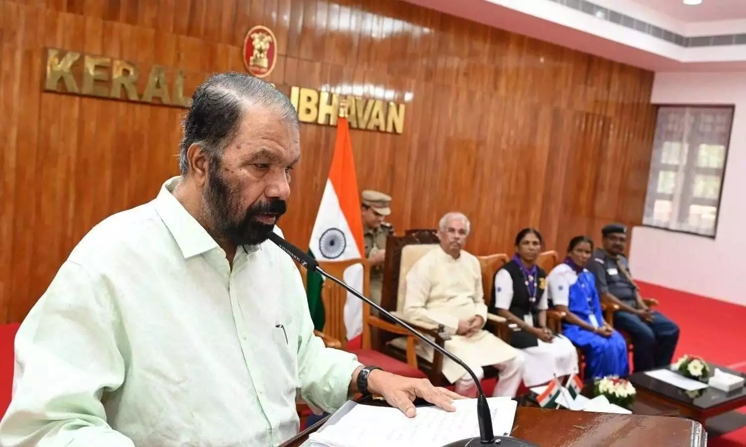 ‘మంత్రి వాకౌట్ .. గవర్నర్‌ను అవమానించడమే’