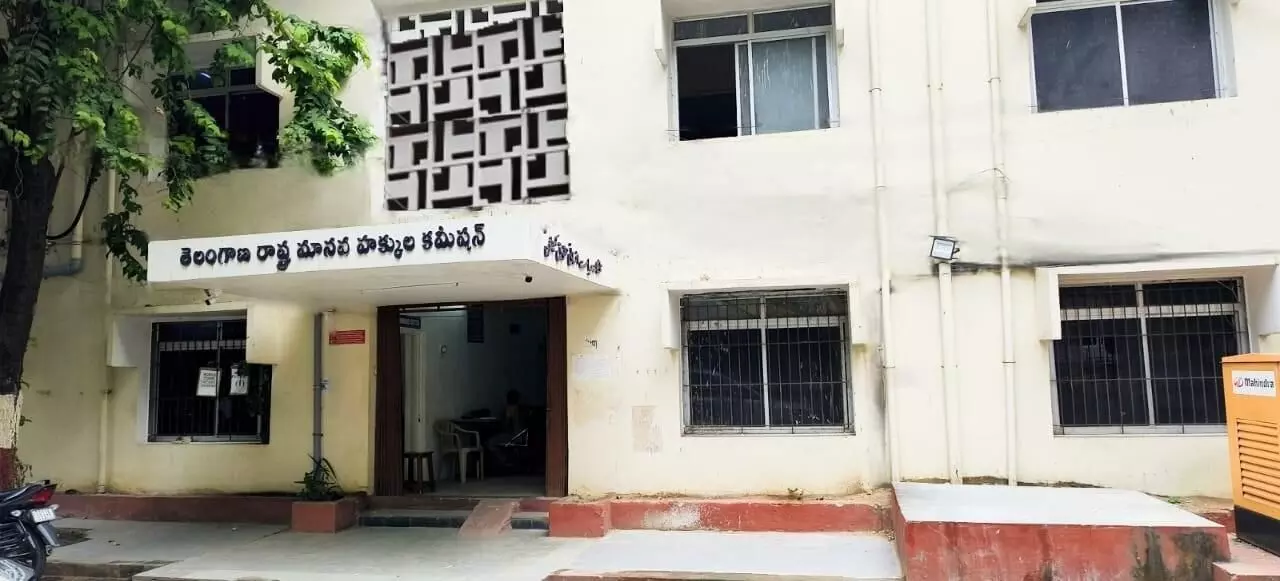 తెలంగాణలో సుమోటోగా హెచ్చార్సీ కేసుల విచారణ తెలంగాణలో సుమోటోగా హెచ్చార్సీ కేసుల విచారణ