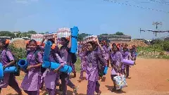 అడవి బిడ్డల ‘యోగ’ చాట్లు!