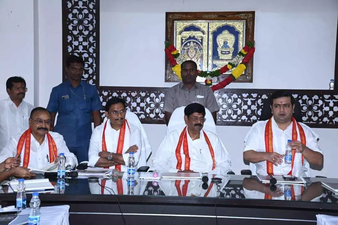 కనక దుర్గమ్మ ఆలయ పనుల్లో మార్పులు కనక దుర్గమ్మ ఆలయ పనుల్లో మార్పులు