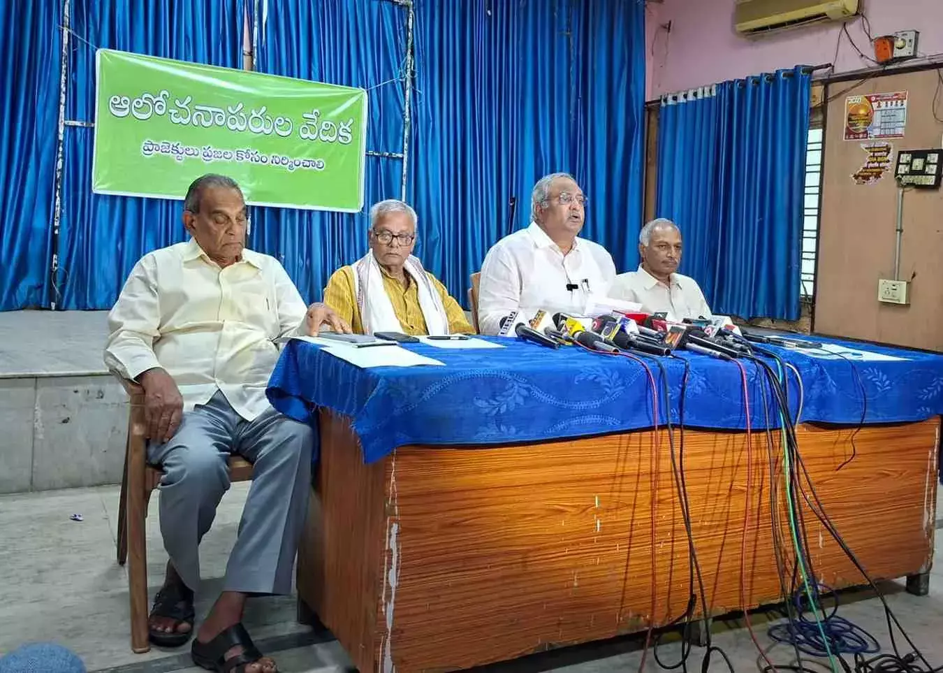 చంద్రబాబును ప్రశ్నిస్తున్న ఆంధ్రా మేధావులు