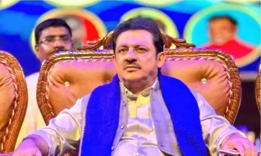 ‘‘డబ్బులు తీసుకుని ఇళ్లను కేటాయిస్తున్నారు’’ ‘‘డబ్బులు తీసుకుని ఇళ్లను కేటాయిస్తున్నారు’’