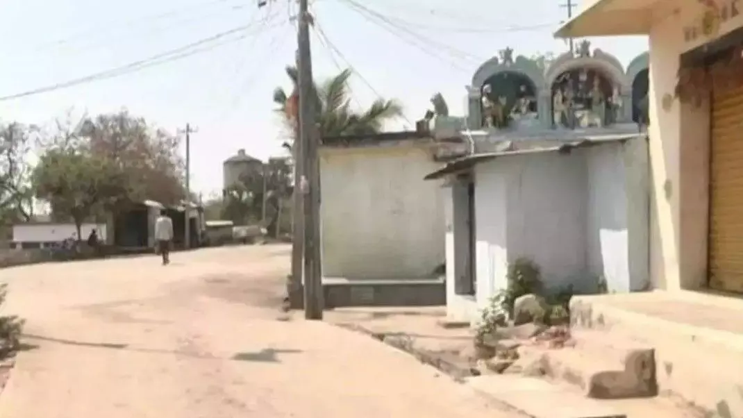 కర్ణాటక: దళితులపై బహిష్కరణ వేటు కర్ణాటక: దళితులపై బహిష్కరణ వేటు