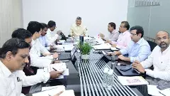 స్ట్రీట్ లైట్స్ కు సొంతగా విద్యుత్ ఉత్పత్తి చేయాలి