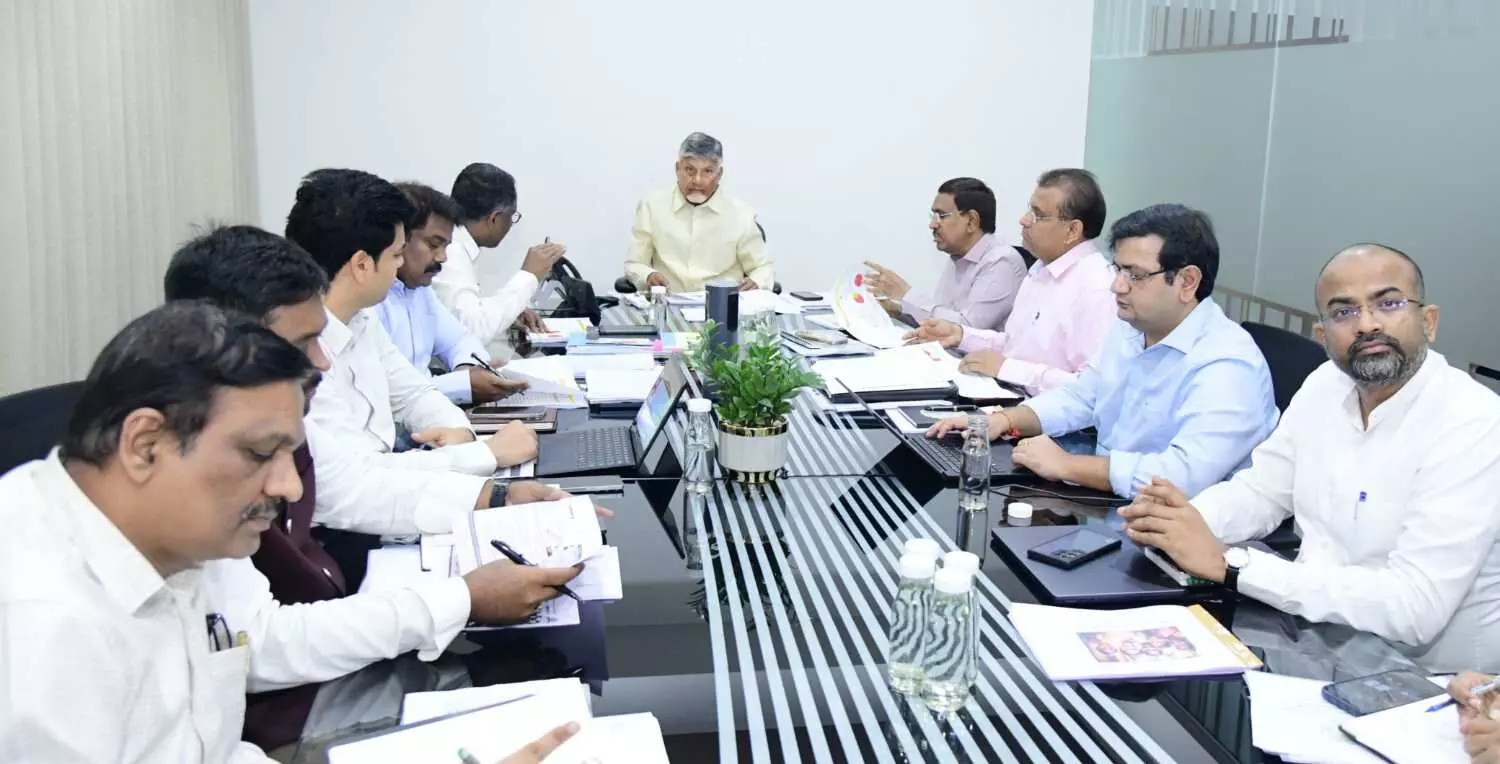 స్ట్రీట్ లైట్స్ కు సొంతగా విద్యుత్ ఉత్పత్తి చేయాలి స్ట్రీట్ లైట్స్ కు సొంతగా విద్యుత్ ఉత్పత్తి చేయాలి