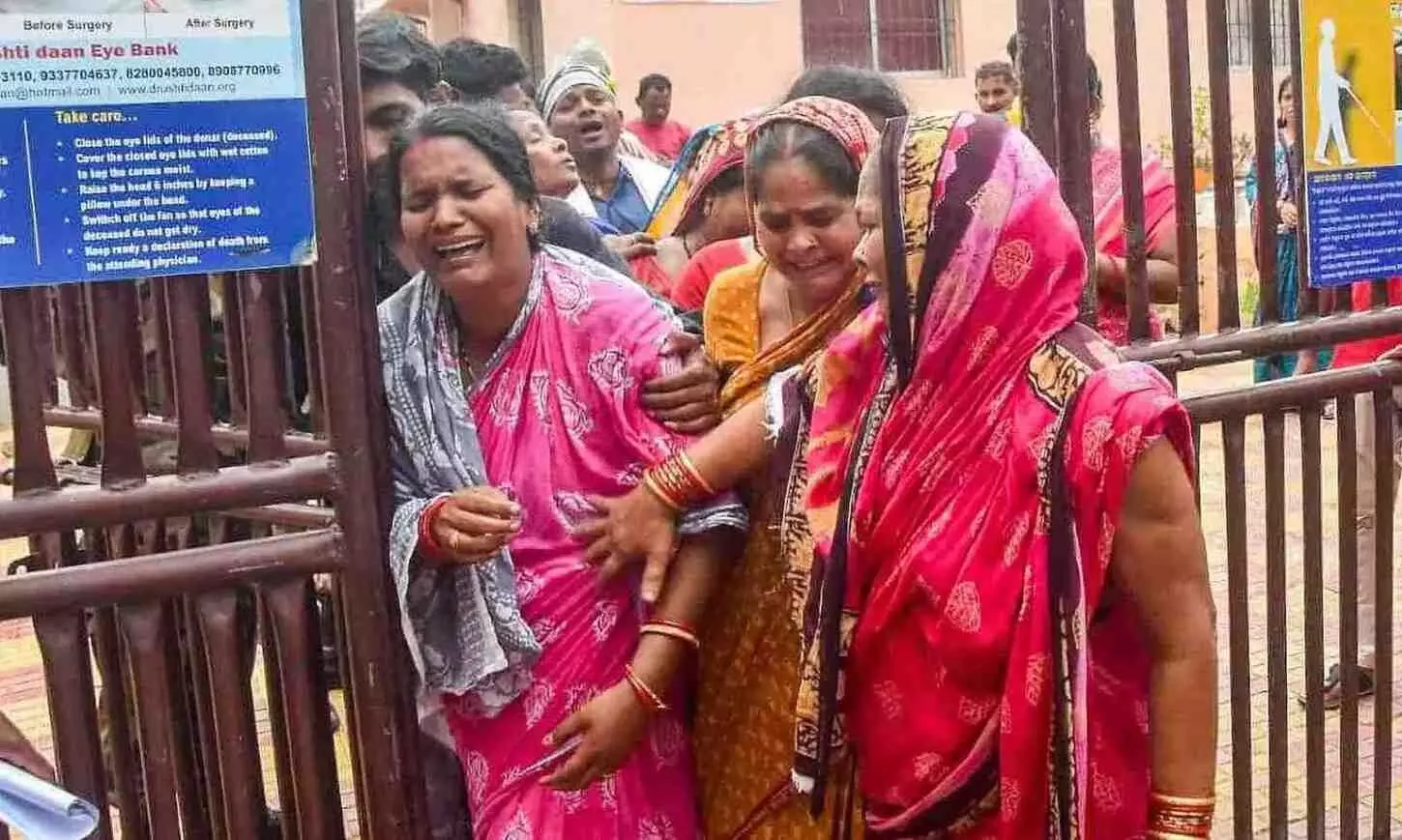 పూరీలో తొక్కిసలాటపై సీఎం సీరియస్; కలెక్టర్, ఎస్పీ బదిలీ పూరీలో తొక్కిసలాటపై సీఎం సీరియస్; కలెక్టర్, ఎస్పీ బదిలీ