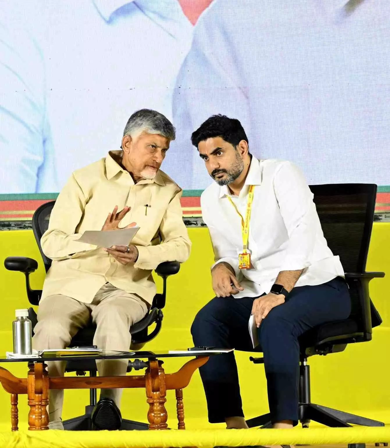 లోకేష్ కు చంద్రబాబు పరోక్ష హెచ్చరిక! లోకేష్ కు చంద్రబాబు పరోక్ష హెచ్చరిక!