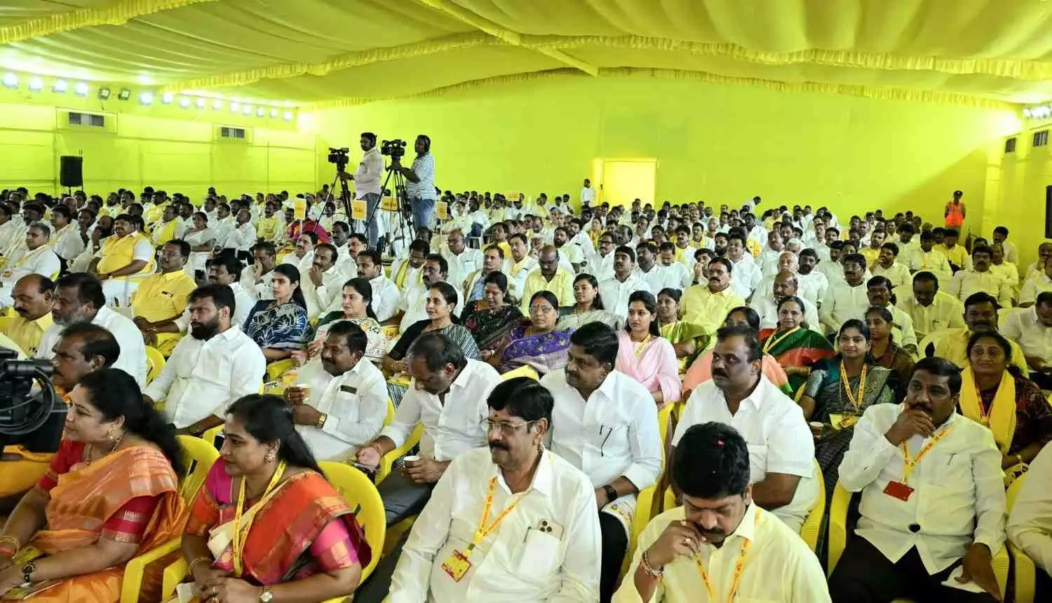 చంద్రబాబు నుంచి పిలుపెవరికో? టీడీపీలో ఆ నలుగురుపై చర్చ చంద్రబాబు నుంచి పిలుపెవరికో? టీడీపీలో ఆ నలుగురుపై చర్చ