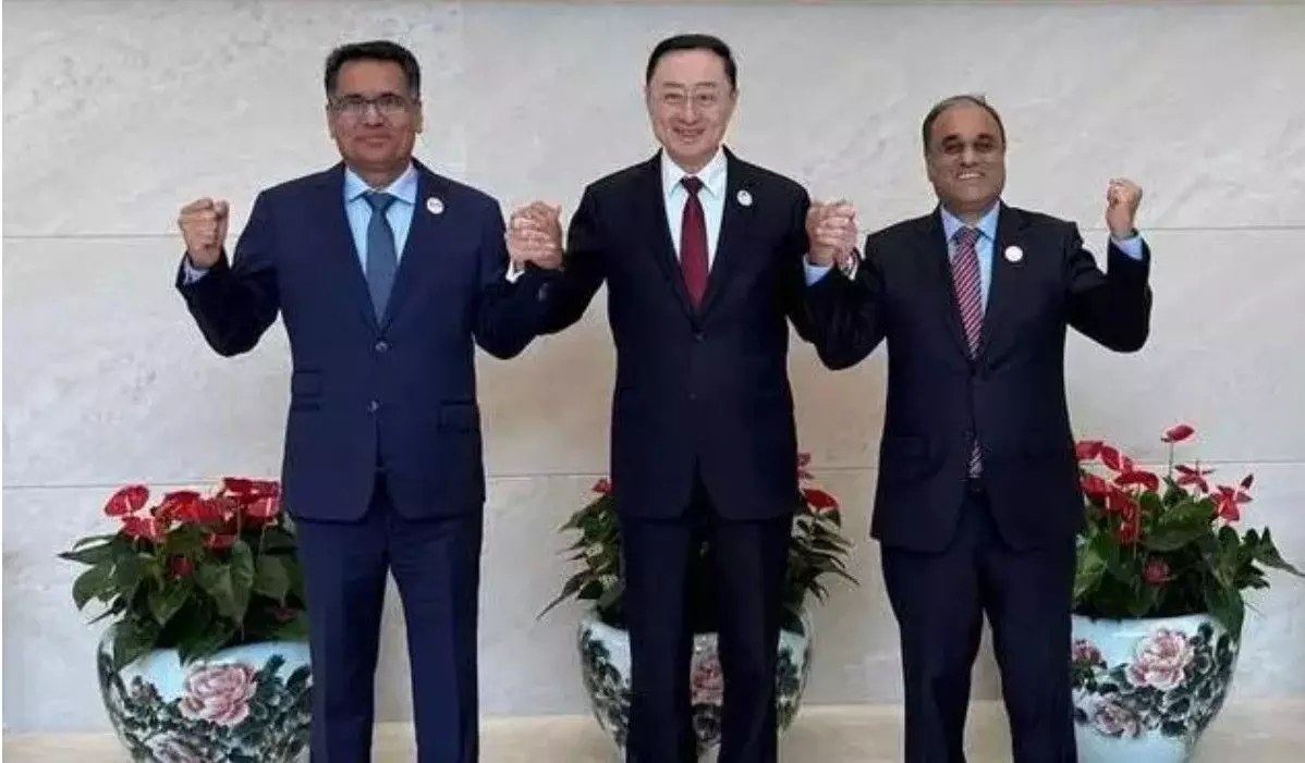 ముగ్గురు మిత్రులు, భారత శత్రువుల ఐకమత్యం ముగ్గురు మిత్రులు, భారత శత్రువుల ఐకమత్యం