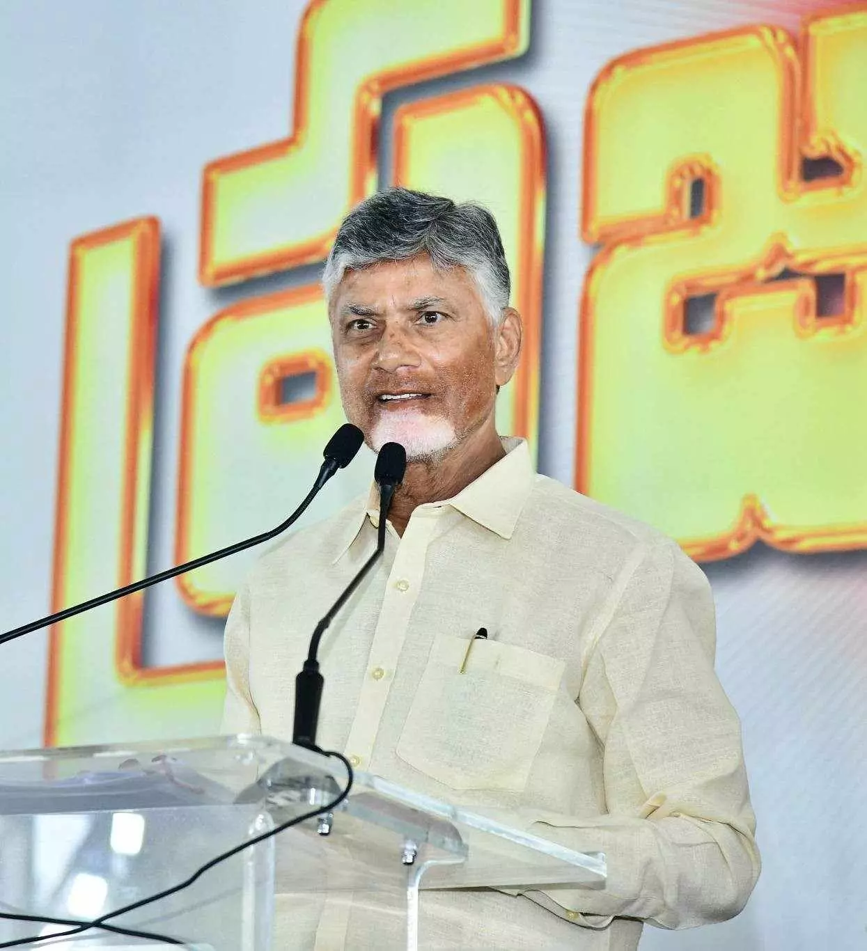ఈ నెలలోనే డీఎస్సీ ఉద్యోగాలు ఈ నెలలోనే డీఎస్సీ ఉద్యోగాలు
