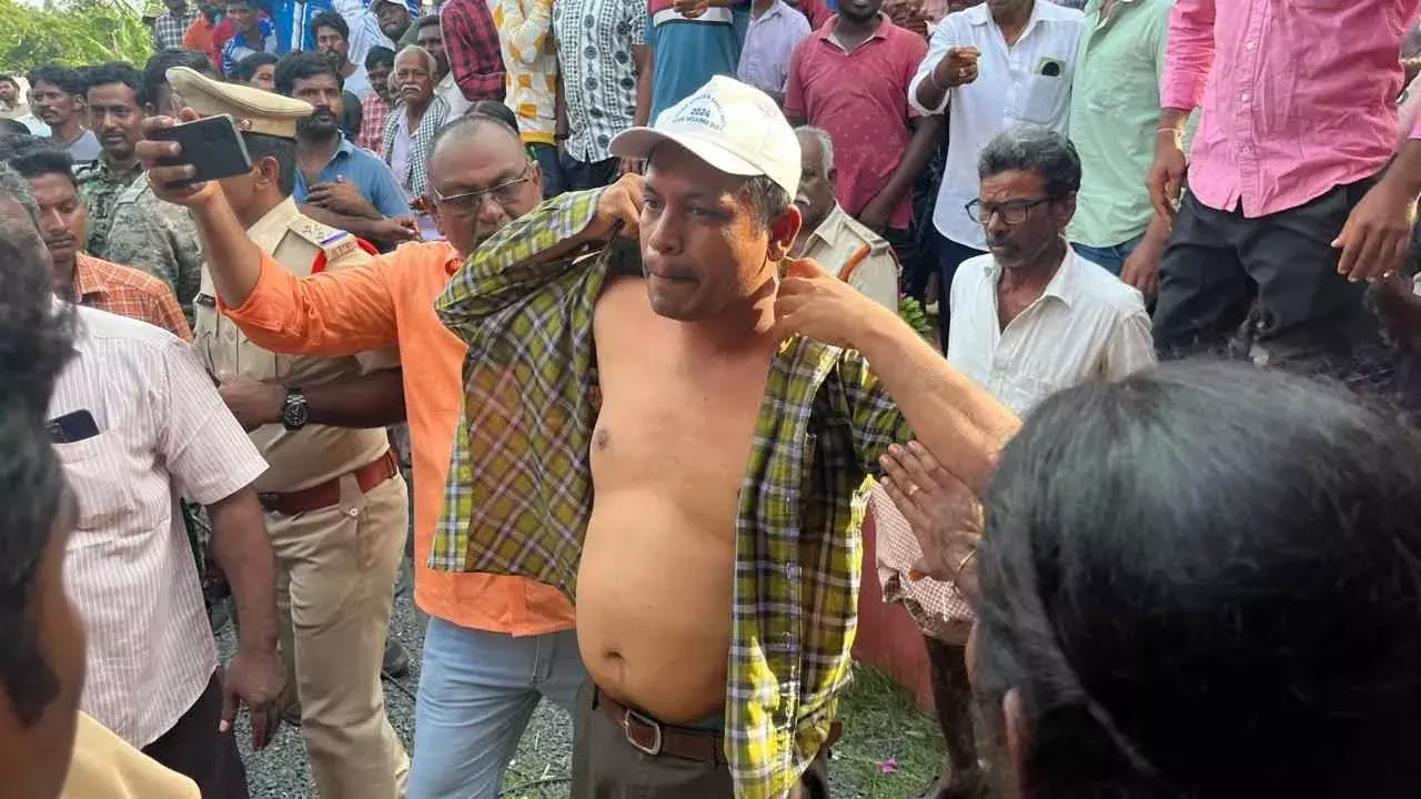 పార్టీకి డొనేషన్ ఇచ్చిన కంపెనీకి 8,234 ఎకరాల భూమి