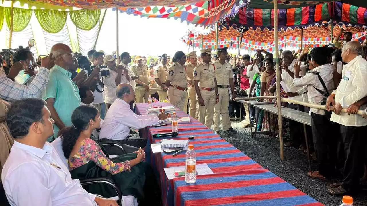 కరేడు గ్రామం కన్నెర్ర ... ఎందుకు అలజడి? కరేడు గ్రామం కన్నెర్ర ... ఎందుకు అలజడి?