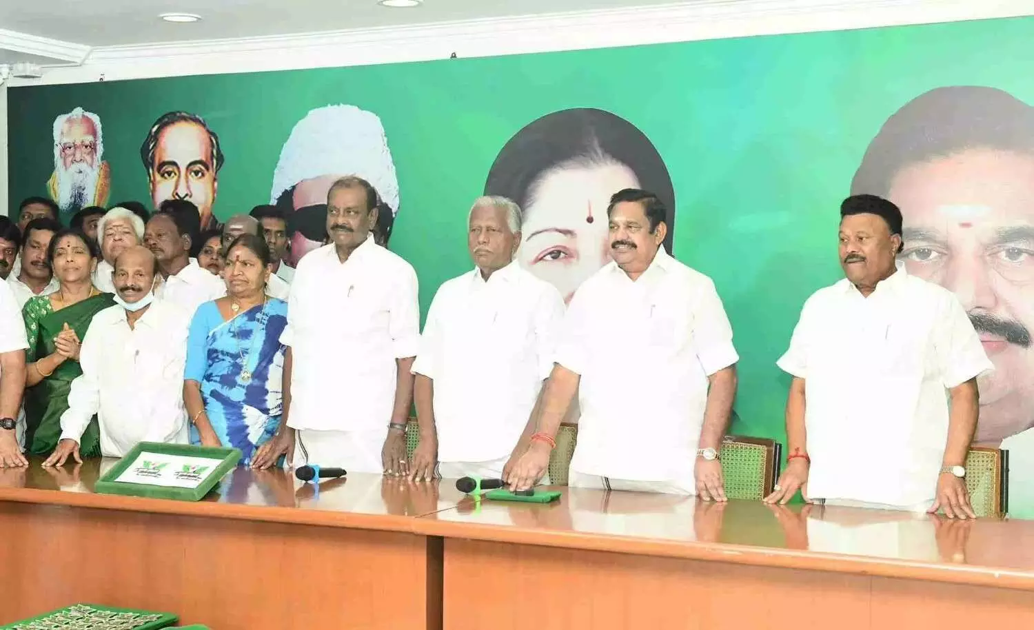 విజయ్కి ఏఐఏడీఎంకే ఆహ్వానం విజయ్కి ఏఐఏడీఎంకే ఆహ్వానం