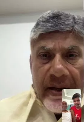 ఓ అభిమానికి చంద్రబాబు వీడియో కాల్ ఓ అభిమానికి చంద్రబాబు వీడియో కాల్