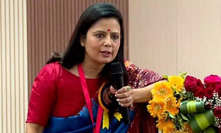 ఓటరు జాబితా సవరణపై సుప్రీంలో టీఎంసీ ఎంపీ మహువా పిటీషన్ ఓటరు జాబితా సవరణపై సుప్రీంలో టీఎంసీ ఎంపీ మహువా పిటీషన్