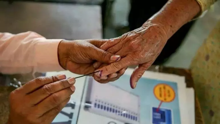 బీహార్: ఓటర్ల జాబితా సవరణ జరుగుతుంది.. బీహార్: ఓటర్ల జాబితా సవరణ జరుగుతుంది..