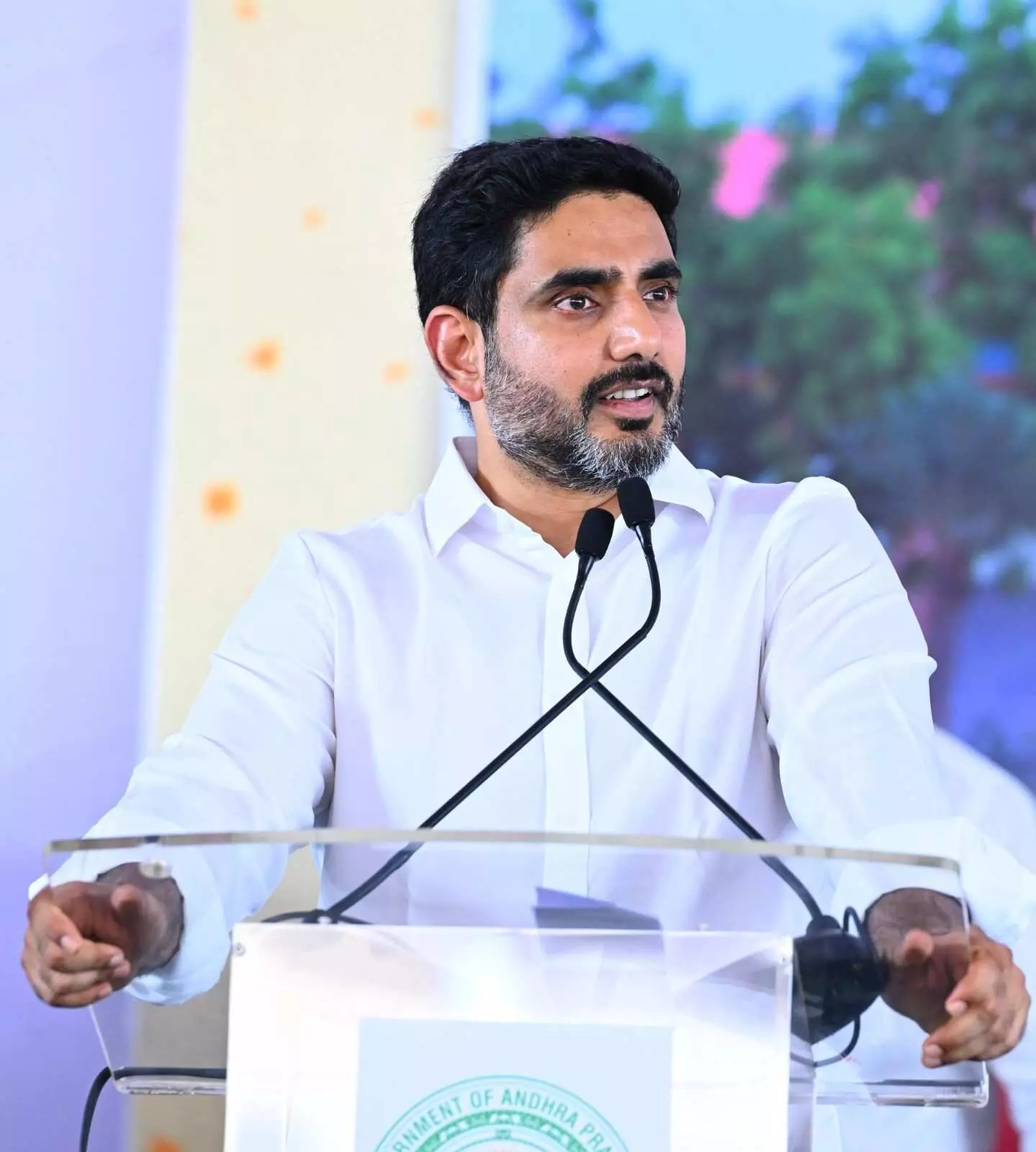 విఆర్ పాఠశాలను తిరిగి ప్రారంభించిన లోకేష్ విఆర్ పాఠశాలను తిరిగి ప్రారంభించిన లోకేష్