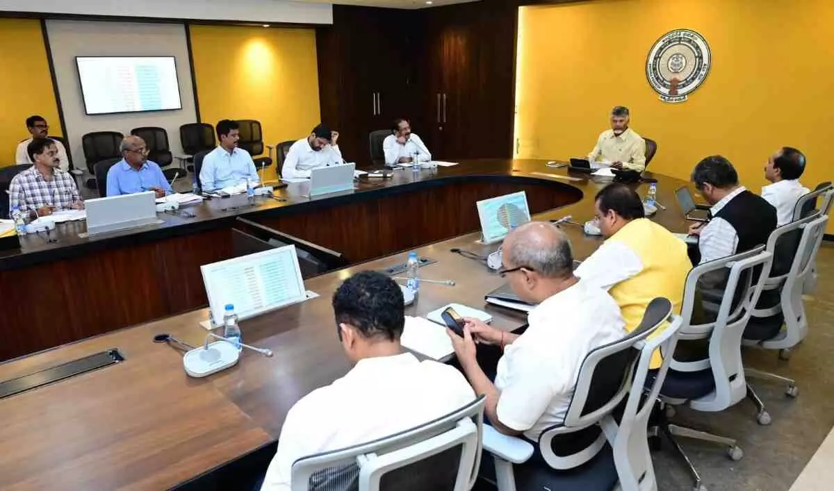 పిడుగులు పడే ప్రదేశంలో సైరన్ హెచ్చరికలు పిడుగులు పడే ప్రదేశంలో సైరన్ హెచ్చరికలు