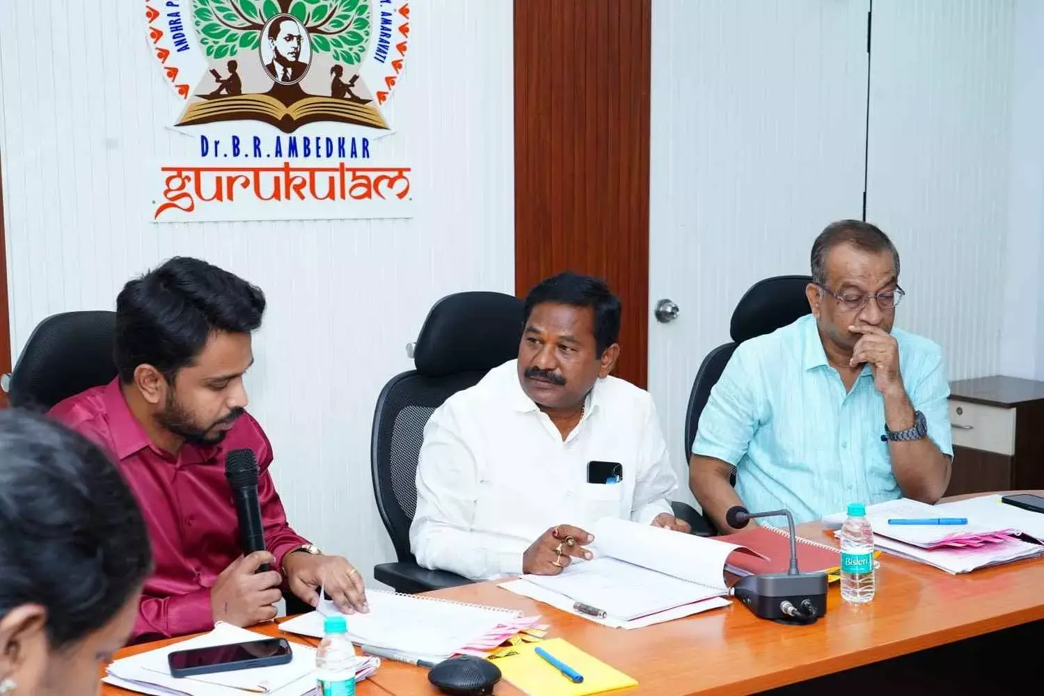 ఎస్సీ గురుకులాల్లో మెరిట్ విద్యార్థులకు లక్ష ప్రోత్సాహం