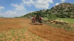 అడ్రస్ లేని వర్షాలతో అనంత రైతాంగం అయోమయం