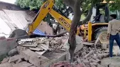 అస్సాంలో 1,600 నివాసాలు నేలమట్టం.. కన్నీరు పెట్టుకున్న యజమానులు