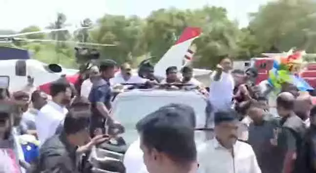 జగన్ ను కారు దిగనివ్వని చిత్తూరు ఎస్పీ జగన్ ను కారు దిగనివ్వని చిత్తూరు ఎస్పీ