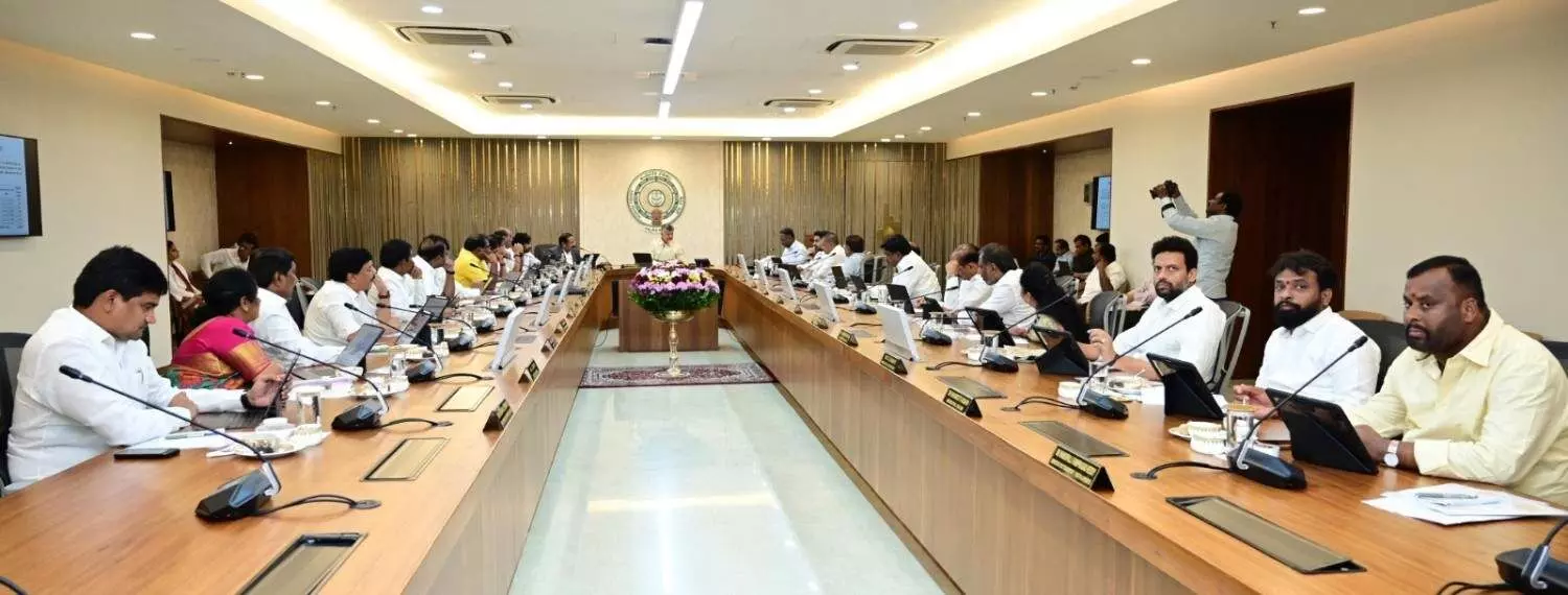 మంత్రులపై మండిపడ్డ బాబు మంత్రులపై మండిపడ్డ బాబు