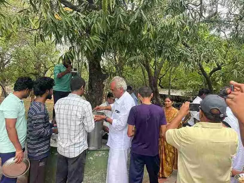 నిరుద్యోగుల సేవలో సీపీఐ జాతీయ కార్యదర్శి డాక్టర్ కే. నారాయణ నిరుద్యోగుల సేవలో సీపీఐ జాతీయ కార్యదర్శి డాక్టర్ కే. నారాయణ