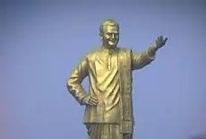 ఏపీలో ఈ విగ్రహాలేంటీ? ఈ గోలేంటీ? ఏపీలో ఈ విగ్రహాలేంటీ? ఈ గోలేంటీ?
