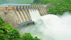 ఉరకలెత్తుతున్న కృష్ణా, గోదావరి నదులు