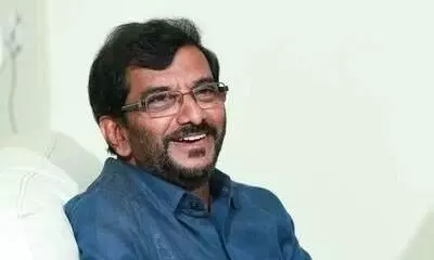 గోదావరి వరదను బిందెలతో ఆపండి.. గోదావరి వరదను బిందెలతో ఆపండి..