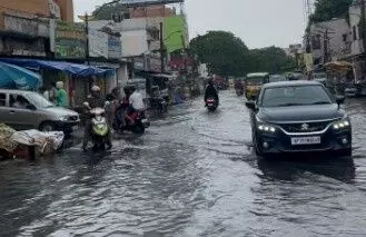 విశాఖను ముంచెత్తిన అకాల వర్షం విశాఖను ముంచెత్తిన అకాల వర్షం