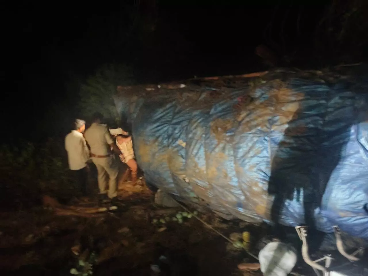 Breaking | మామిడి ప్రాణాలు తీసింది... ఏడుగురు మృతి Breaking | మామిడి ప్రాణాలు తీసింది... ఏడుగురు మృతి