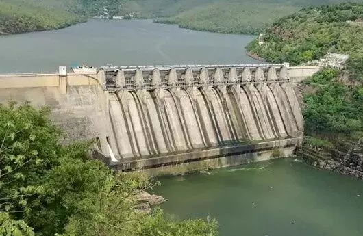 శ్రీశైలానికి తగ్గిన వరద, గేట్లు మూత శ్రీశైలానికి తగ్గిన వరద, గేట్లు మూత