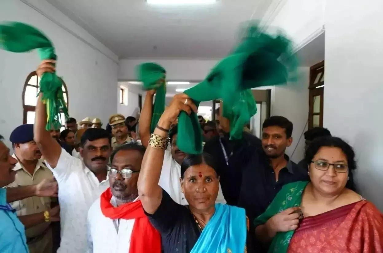 ‘దేవనహళ్లి భూములను స్వాధీనం చేసుకోం’ ‘దేవనహళ్లి భూములను స్వాధీనం చేసుకోం’