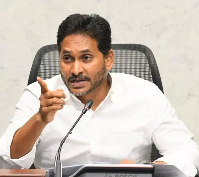 అదొక పేపరా, పేపర్ కు పట్టిన పీడా.. అదొక పేపరా, పేపర్ కు పట్టిన పీడా..