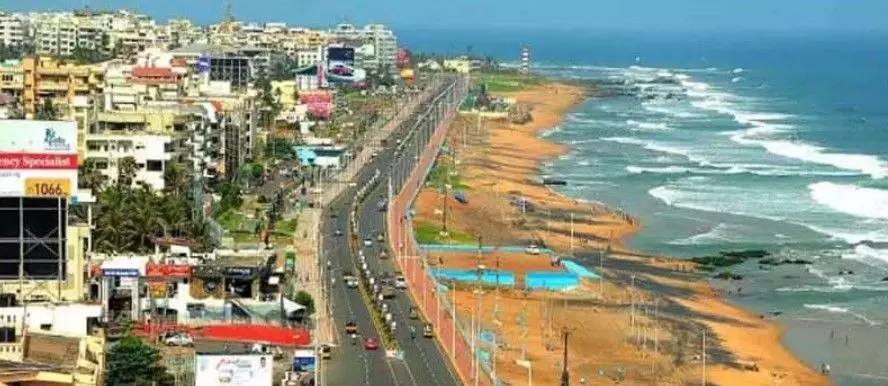 నిజంగానే విశాఖ వెలిగిపోతోందా? నిజంగానే విశాఖ వెలిగిపోతోందా?
